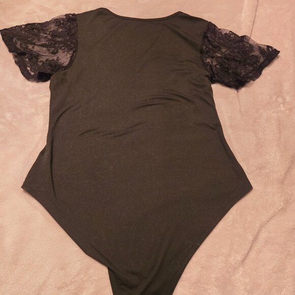 Skue Curve OXL Bodysuit with lace sleeves and snaps - Picture 3 of 4